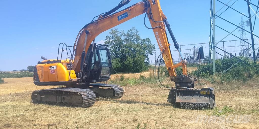 JCB JS 131 LC Paletli ekskavatörler