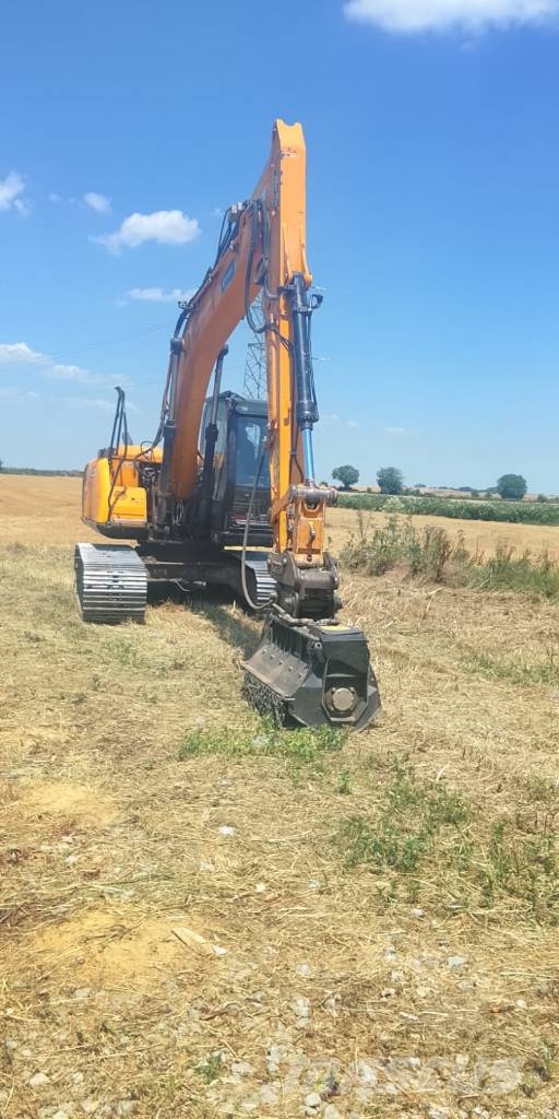 JCB JS 131 LC Paletli ekskavatörler