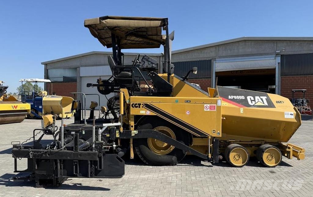 CAT AP 600D Асфальтовкладачі