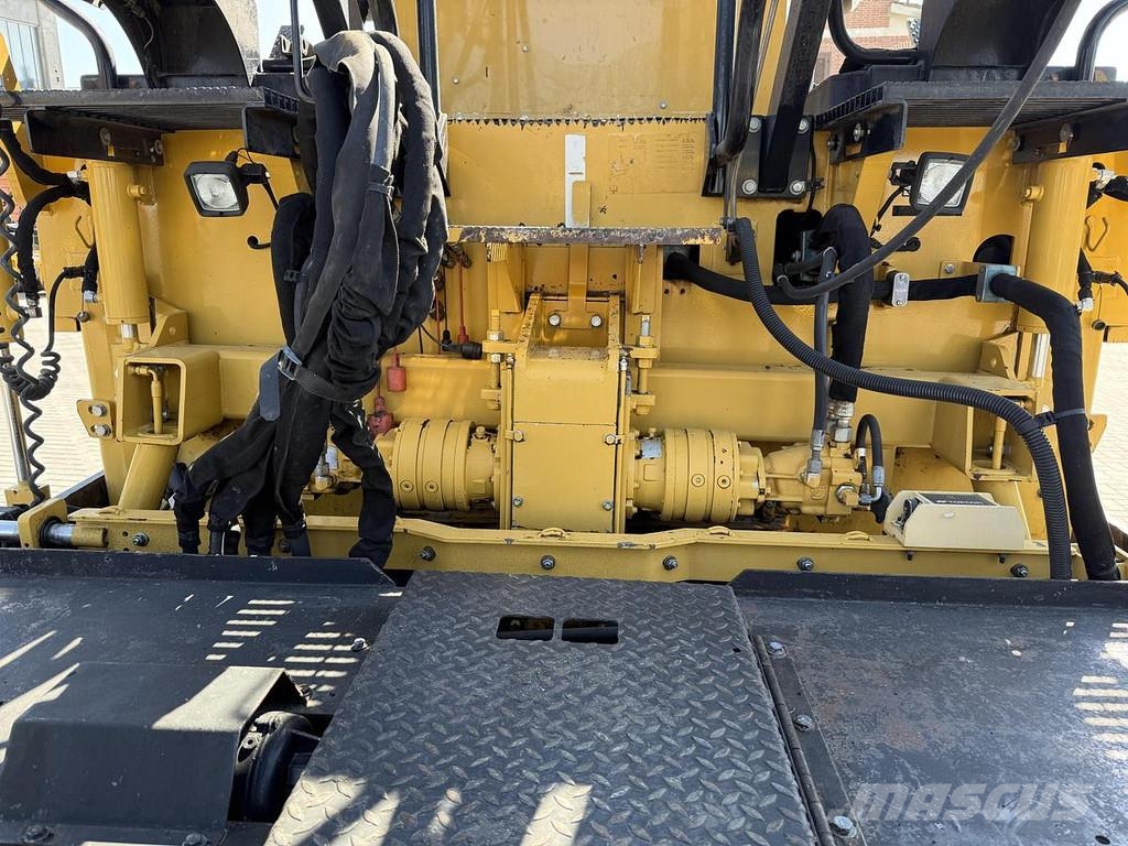CAT AP 600D Асфальтовкладачі