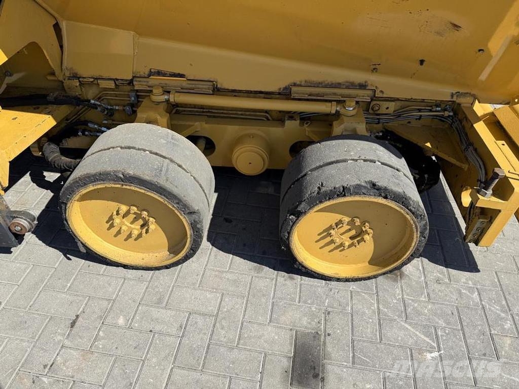 CAT AP 600D Асфальтовкладачі