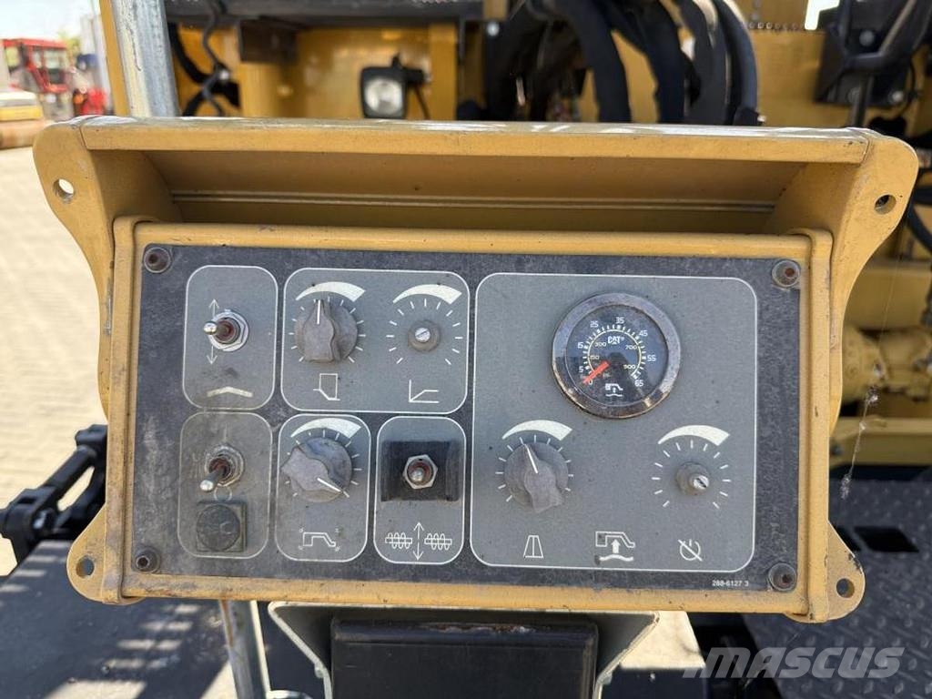 CAT AP 600D Асфальтовкладачі