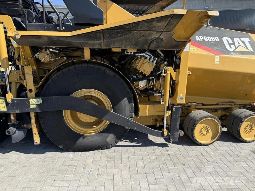 CAT AP 600D Асфальтовкладачі
