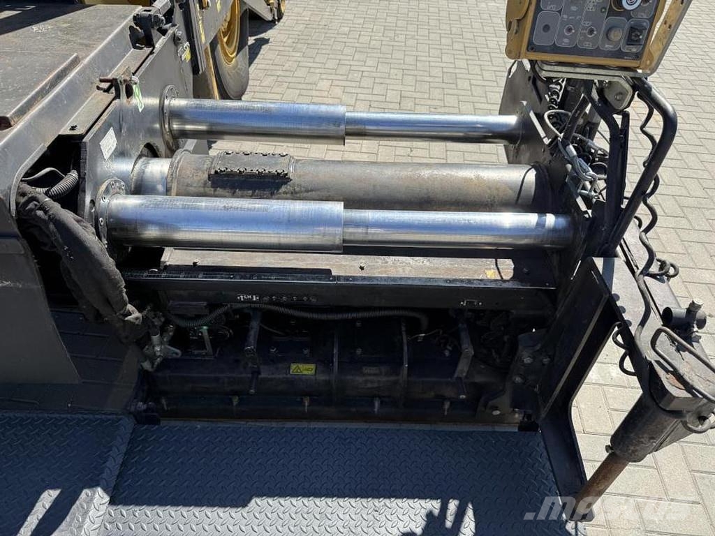 CAT AP 600D Асфальтовкладачі