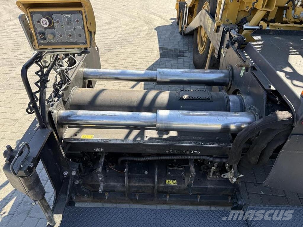 CAT AP 600D Асфальтовкладачі