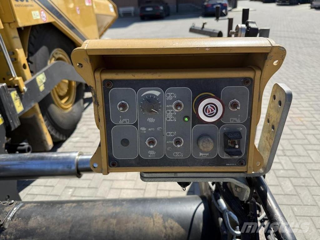 CAT AP 600D Асфальтовкладачі