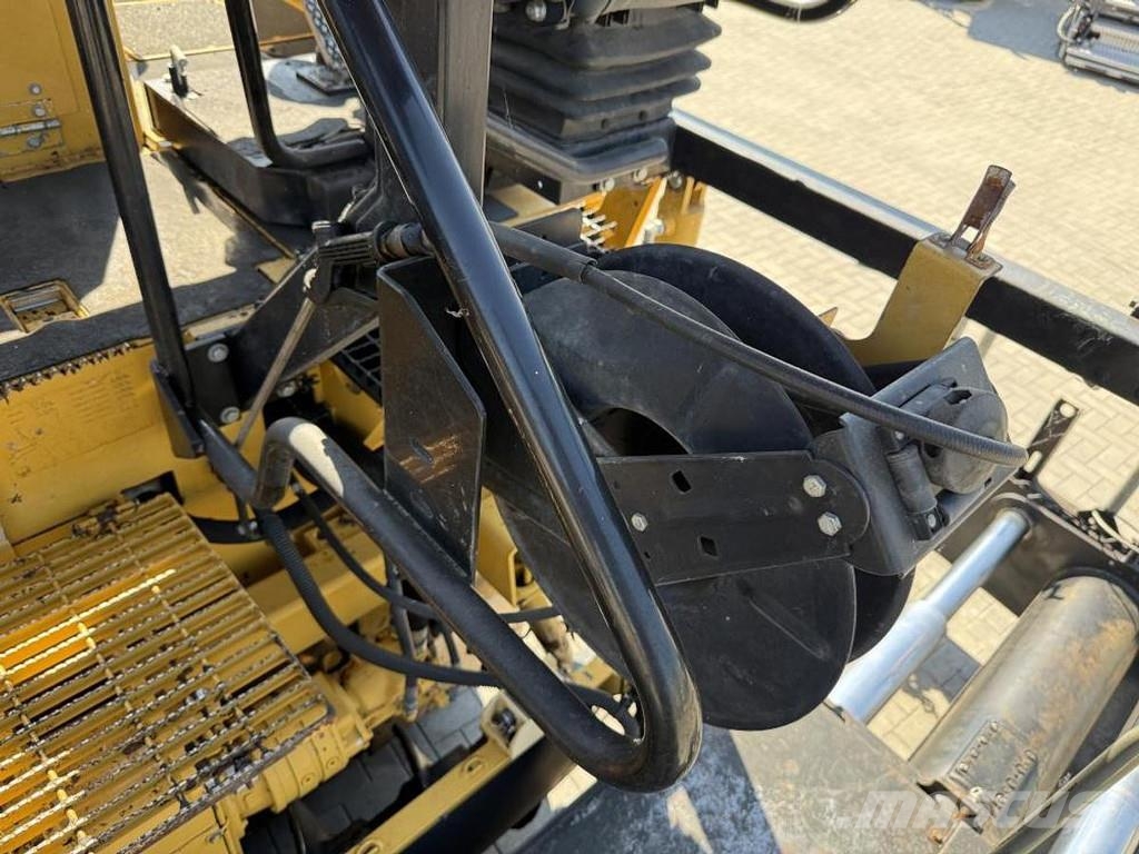 CAT AP 600D Асфальтовкладачі