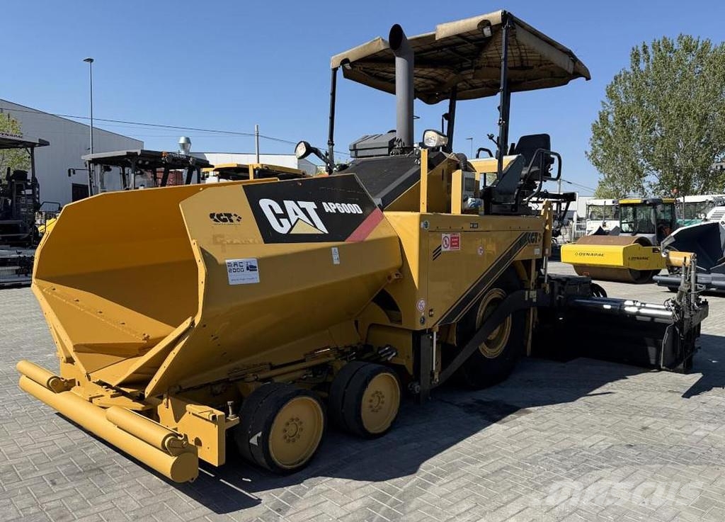 CAT AP 600D Асфальтовкладачі