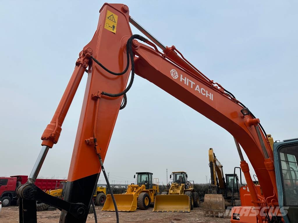 Hitachi EX 120 Gravemaskiner på larvebånd