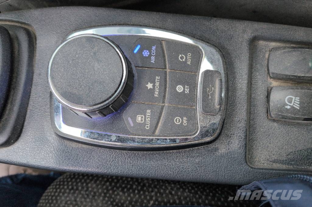 Hyundai HX300AL Bandgrävare i bra skick Raupenbagger