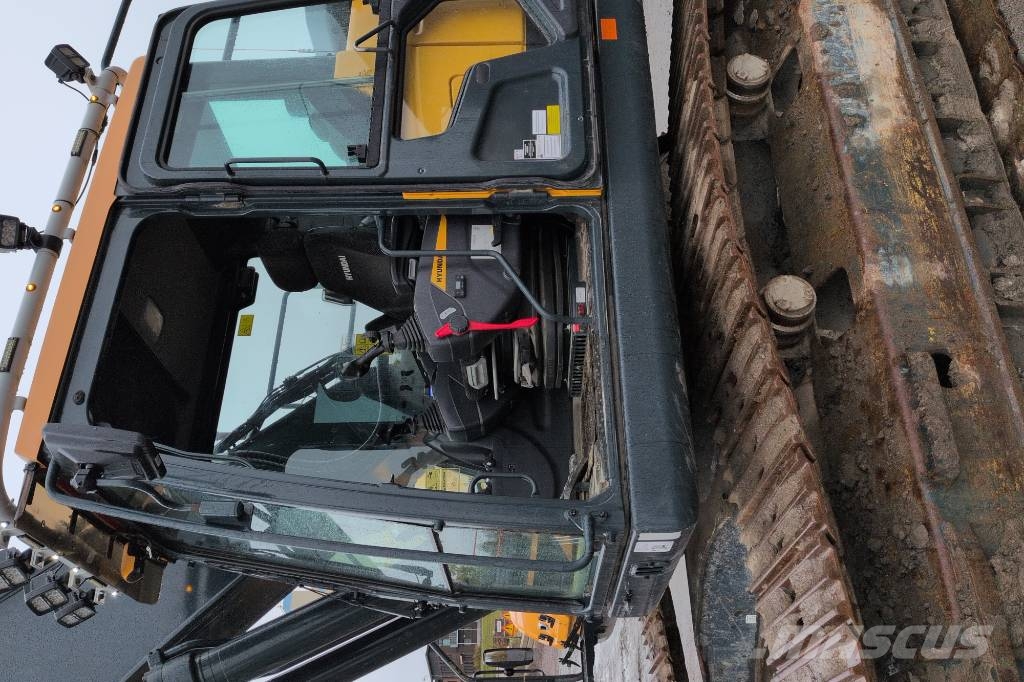 Hyundai HX300AL Bandgrävare i bra skick Raupenbagger