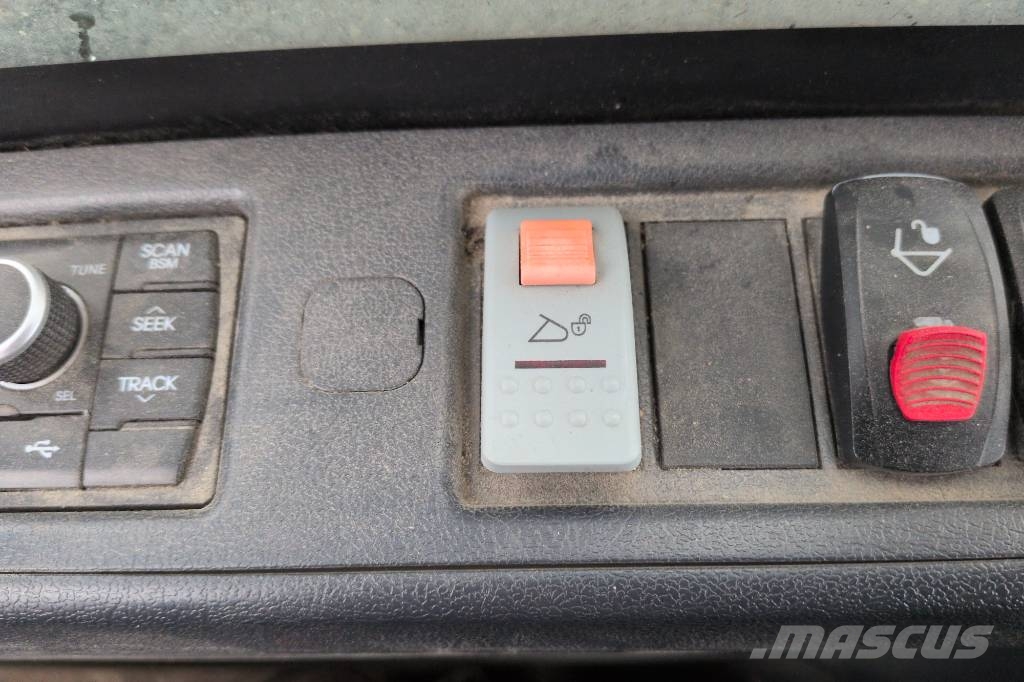 Hyundai HX300AL Bandgrävare i bra skick Raupenbagger