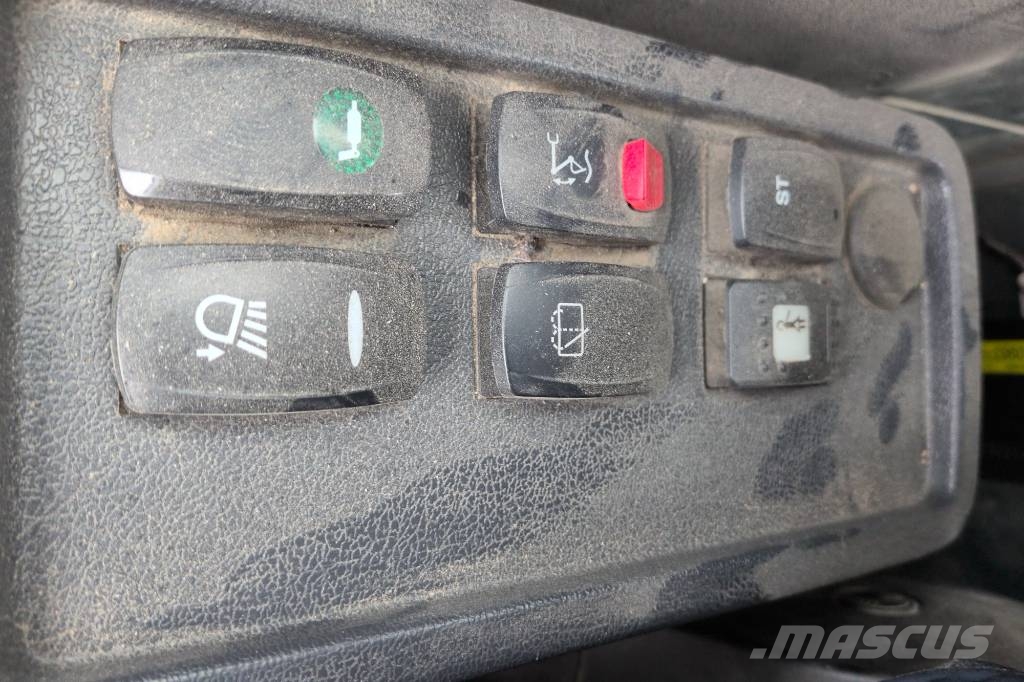 Hyundai HX300AL Bandgrävare i bra skick Raupenbagger