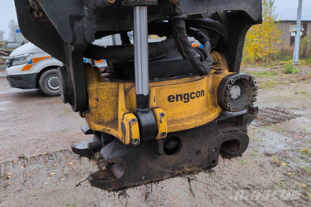 Hyundai HX300AL Bandgrävare i bra skick Raupenbagger