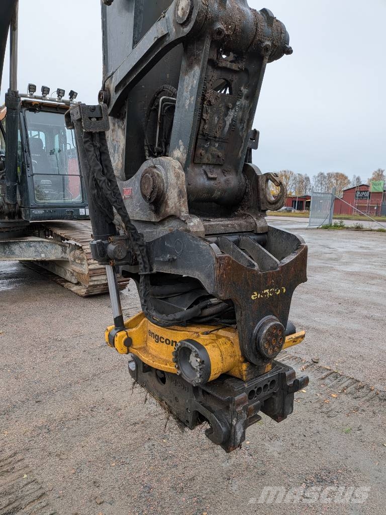 Hyundai HX300AL Bandgrävare i bra skick Raupenbagger