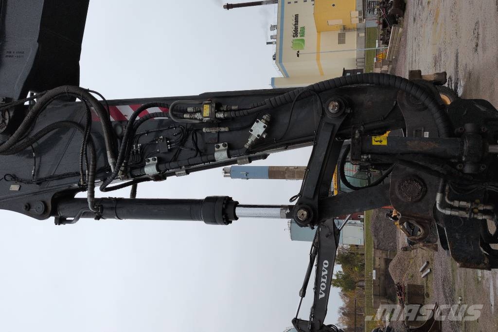 Hyundai HX300AL Bandgrävare i bra skick Raupenbagger