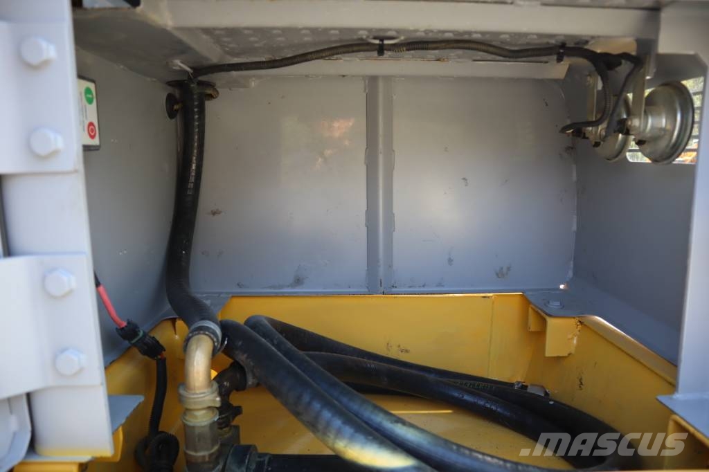 New Holland Kobelco E 135 B Telakaivukoneet