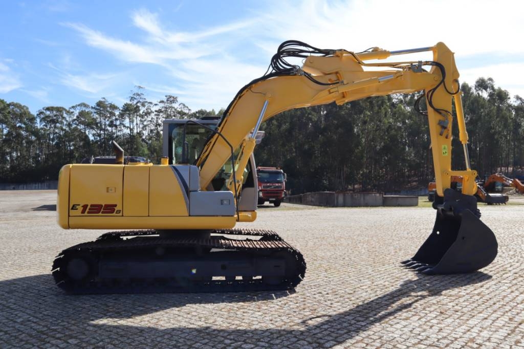 New Holland Kobelco E 135 B Telakaivukoneet
