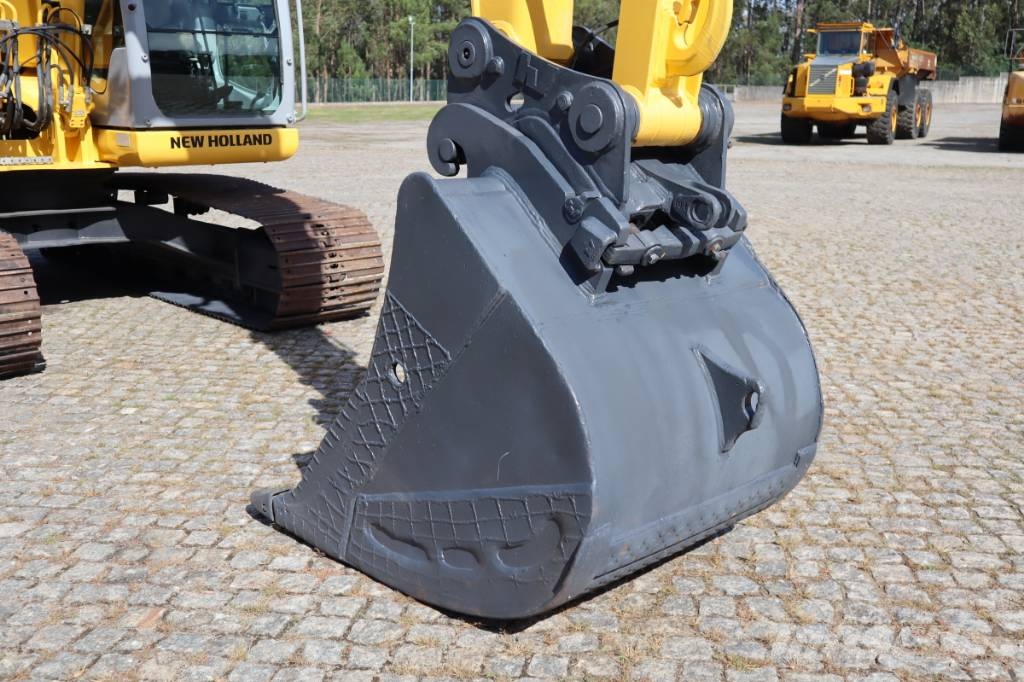 New Holland Kobelco E 135 B Telakaivukoneet