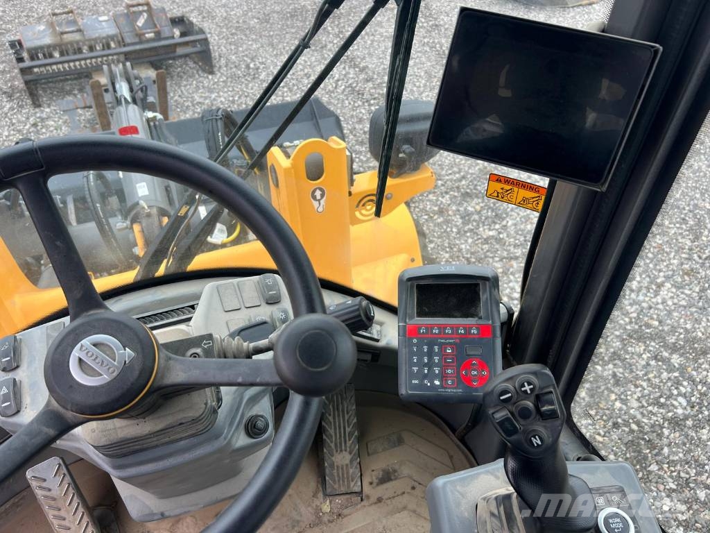 Volvo L 30 輪胎式裝載機