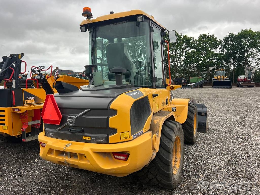 Volvo L 30 輪胎式裝載機