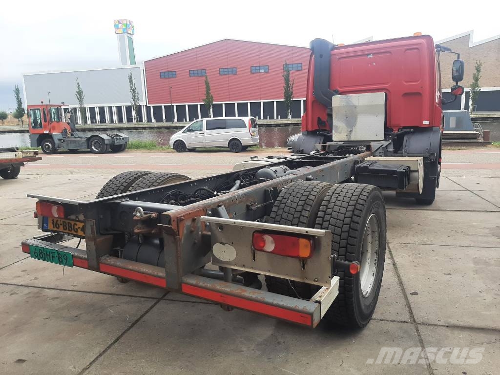 DAF CF 65.250 شاحنات بمقصورة وهيكل
