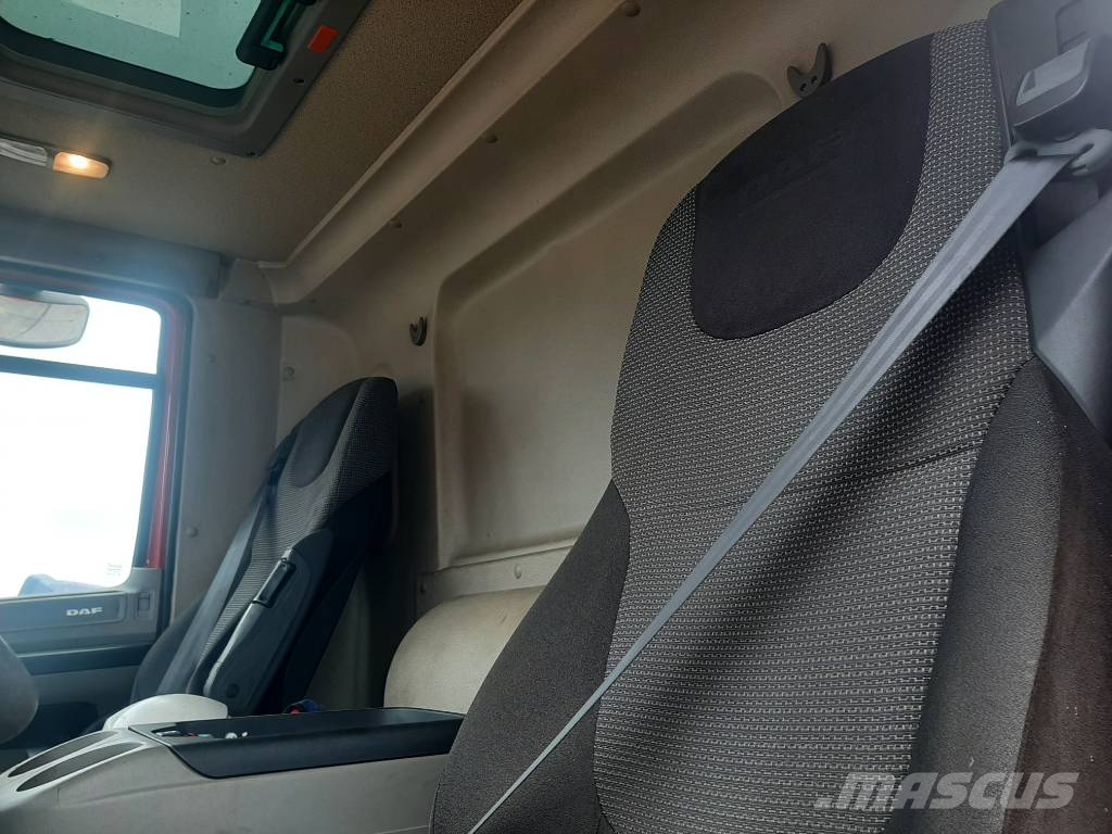 DAF CF 65.250 شاحنات بمقصورة وهيكل