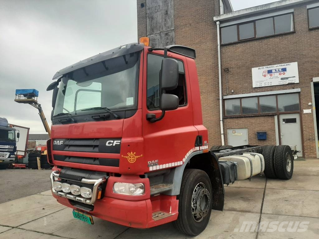 DAF CF 65.250 شاحنات بمقصورة وهيكل