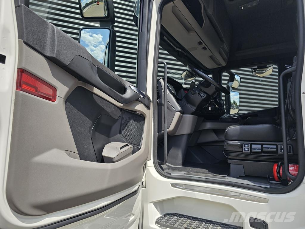 Scania S660 V8 6x2 BOOGIE / RETARDER / FULL AIR SUSPENSIO Camiones tractor