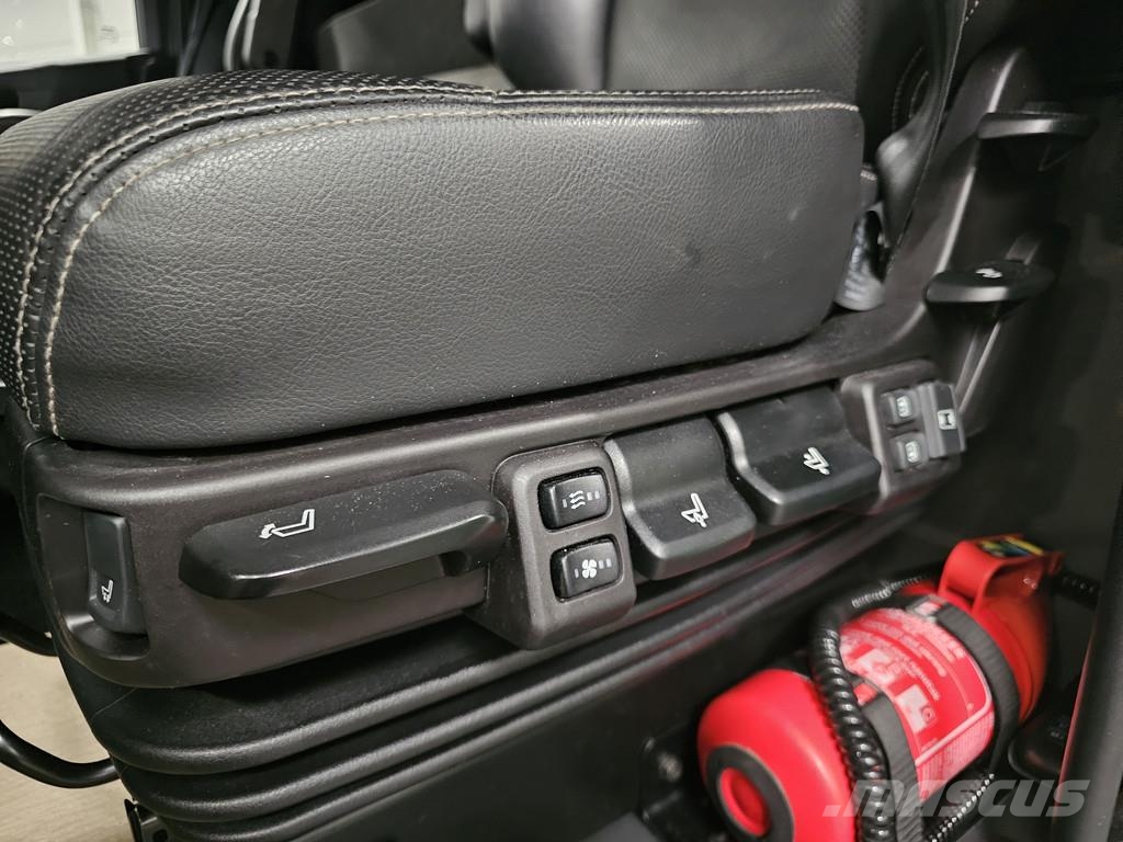 Scania S660 V8 6x2 BOOGIE / RETARDER / FULL AIR SUSPENSIO Camiones tractor