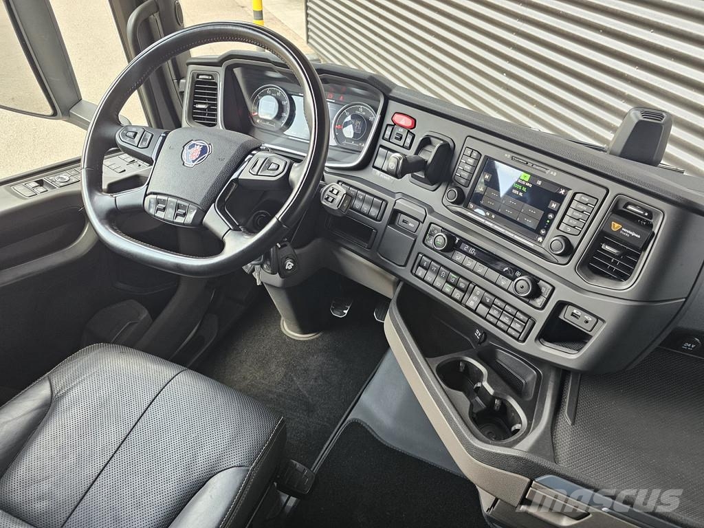 Scania S660 V8 6x2 BOOGIE / RETARDER / FULL AIR SUSPENSIO Camiones tractor
