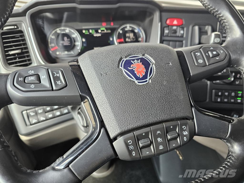 Scania S660 V8 6x2 BOOGIE / RETARDER / FULL AIR SUSPENSIO Camiones tractor