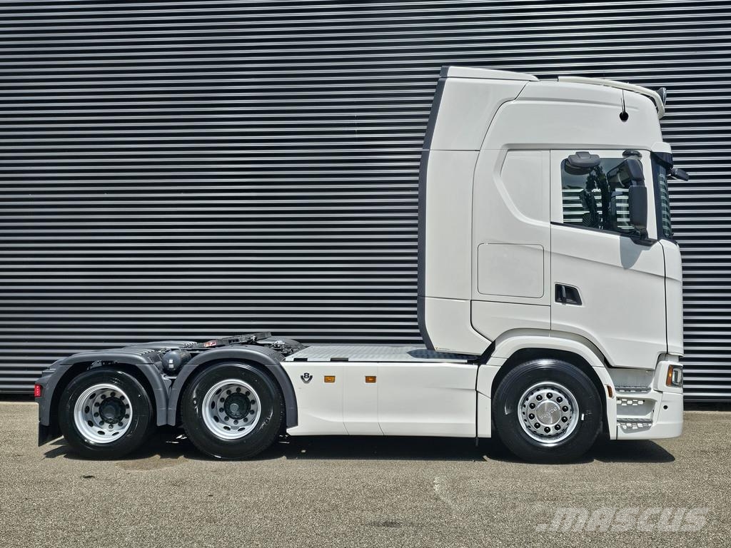 Scania S660 V8 6x2 BOOGIE / RETARDER / FULL AIR SUSPENSIO Camiones tractor