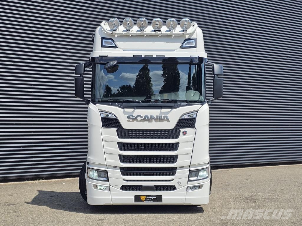 Scania S660 V8 6x2 BOOGIE / RETARDER / FULL AIR SUSPENSIO Camiones tractor