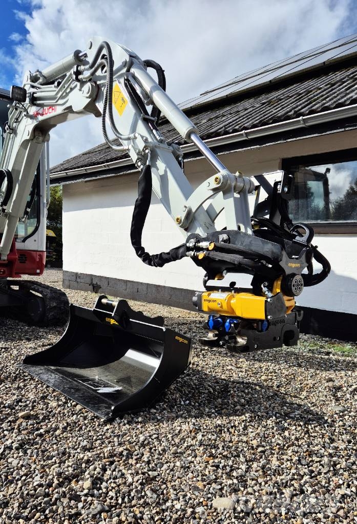 Takeuchi TB 225 小型挖土機/掘鑿機<7t(小型挖掘機)