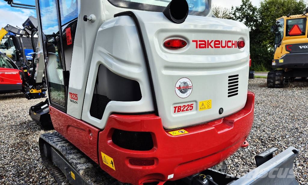 Takeuchi TB 225 小型挖土機/掘鑿機<7t(小型挖掘機)