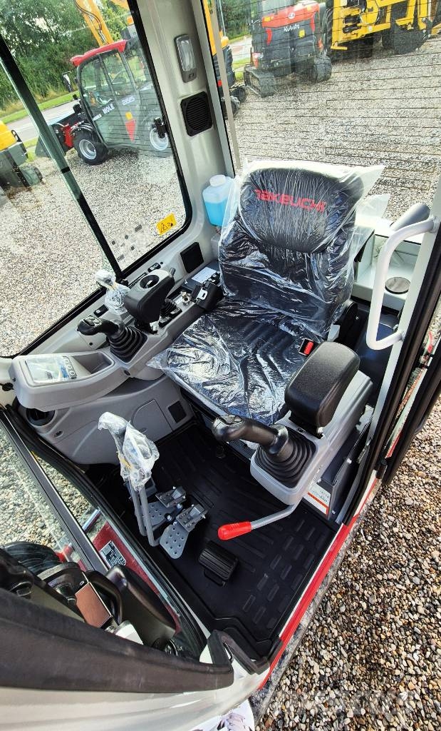 Takeuchi TB 225 小型挖土機/掘鑿機<7t(小型挖掘機)