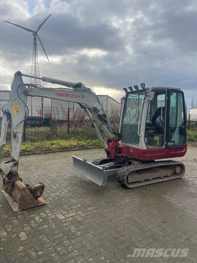 Takeuchi TB 235 Minigraafmachines < 7t