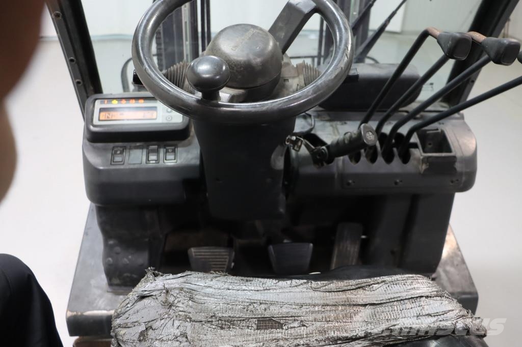 Nissan U1D2A25LQ شاحنات LPG