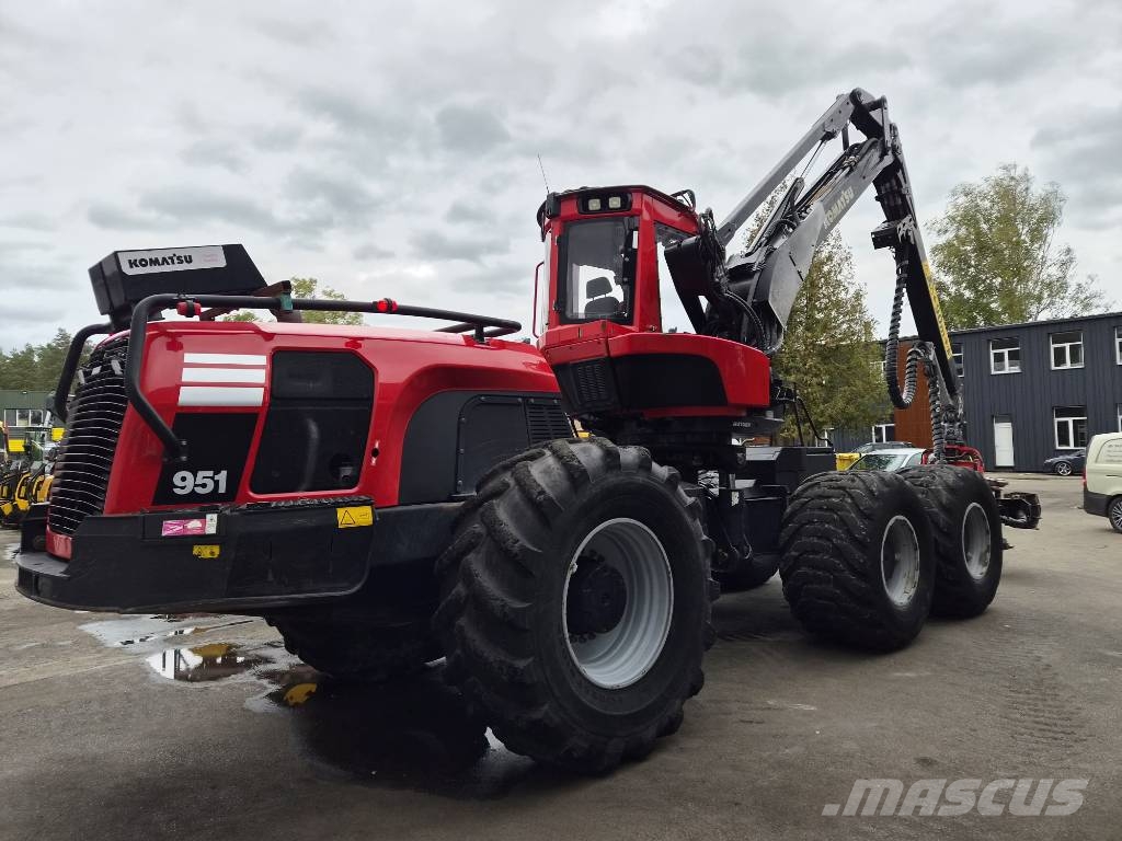 Komatsu 951 Харвестеры