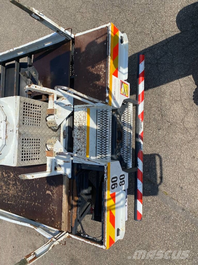 Iveco EUROCARGO 140-250/TELECOM20-HEP endommagée Ostali kamioni