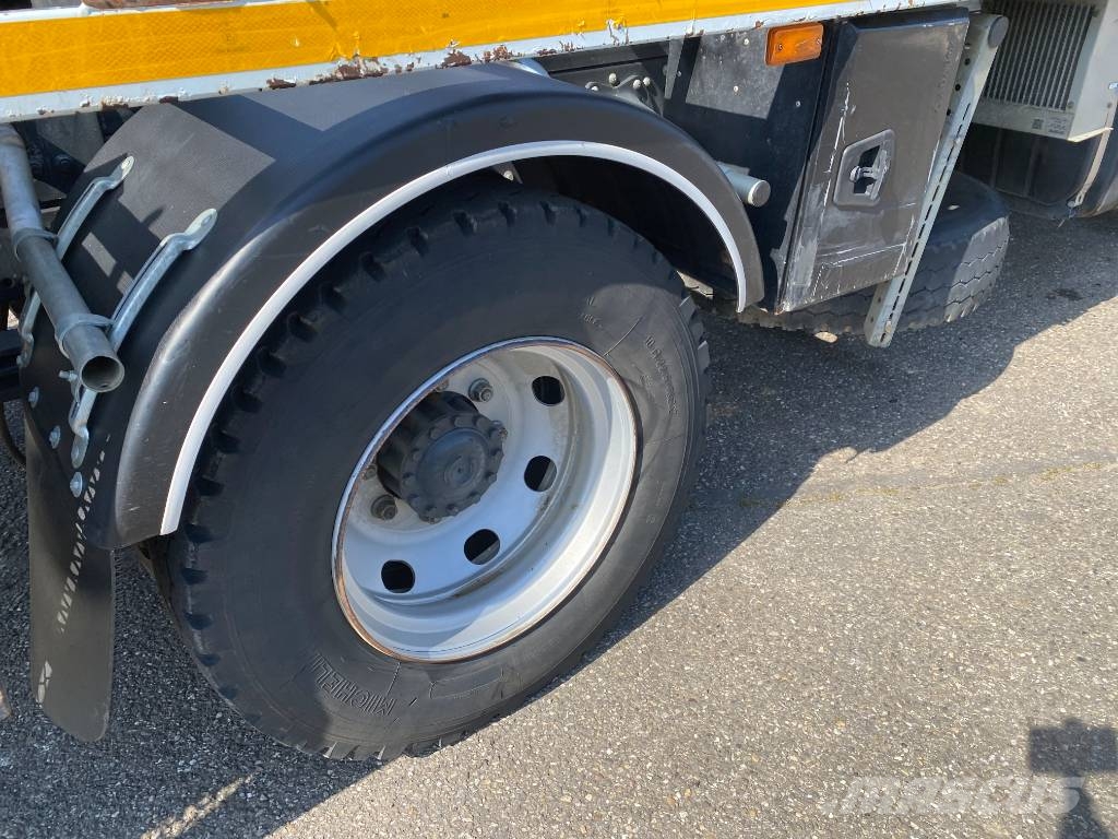 Iveco EUROCARGO 140-250/TELECOM20-HEP endommagée Ostali kamioni