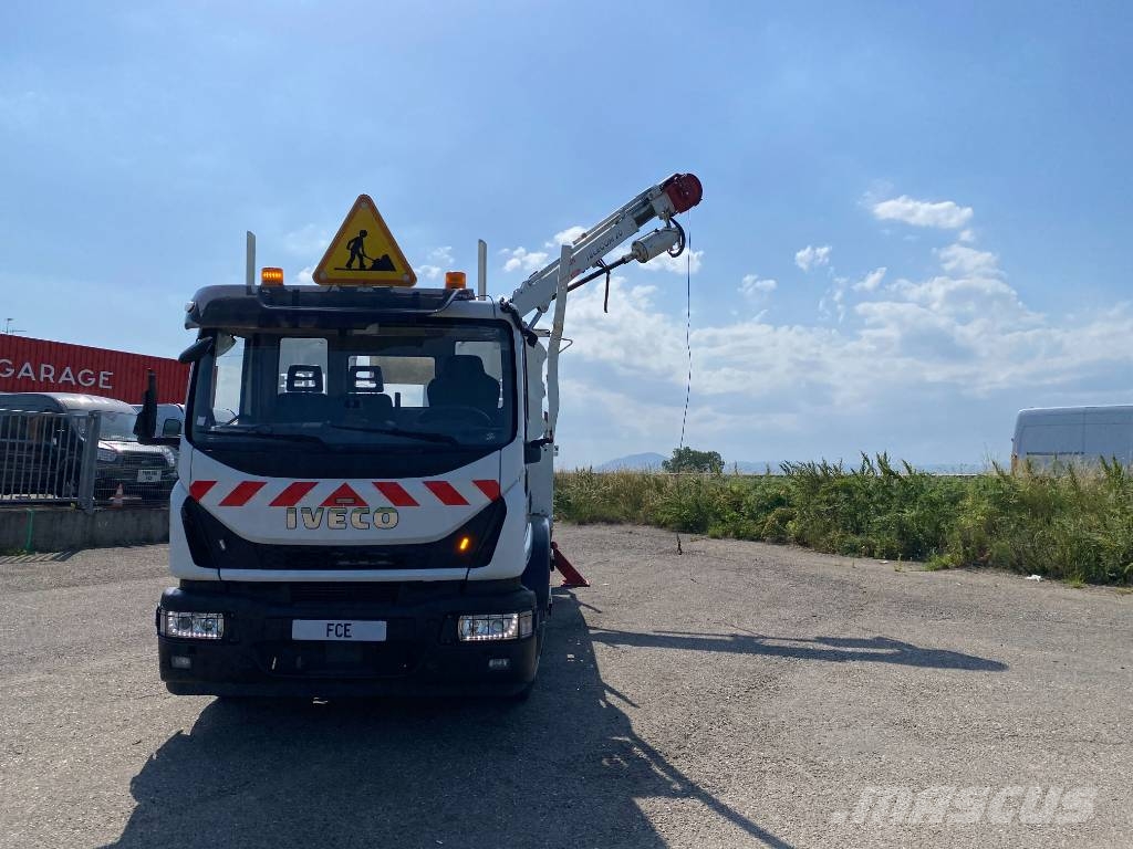 Iveco EUROCARGO 140-250/TELECOM20-HEP endommagée Ostali kamioni