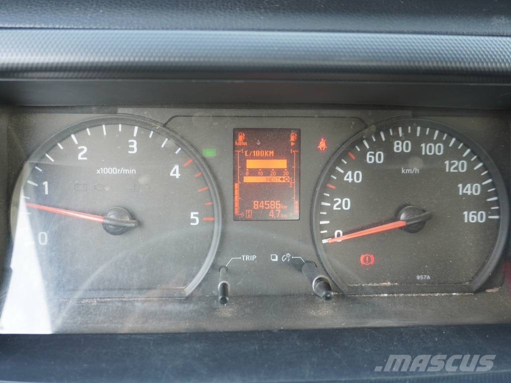 Nissan NT400 CABSTAR BASCULANTE Y PLUMA**POCO USO** Żurawie samochodowe