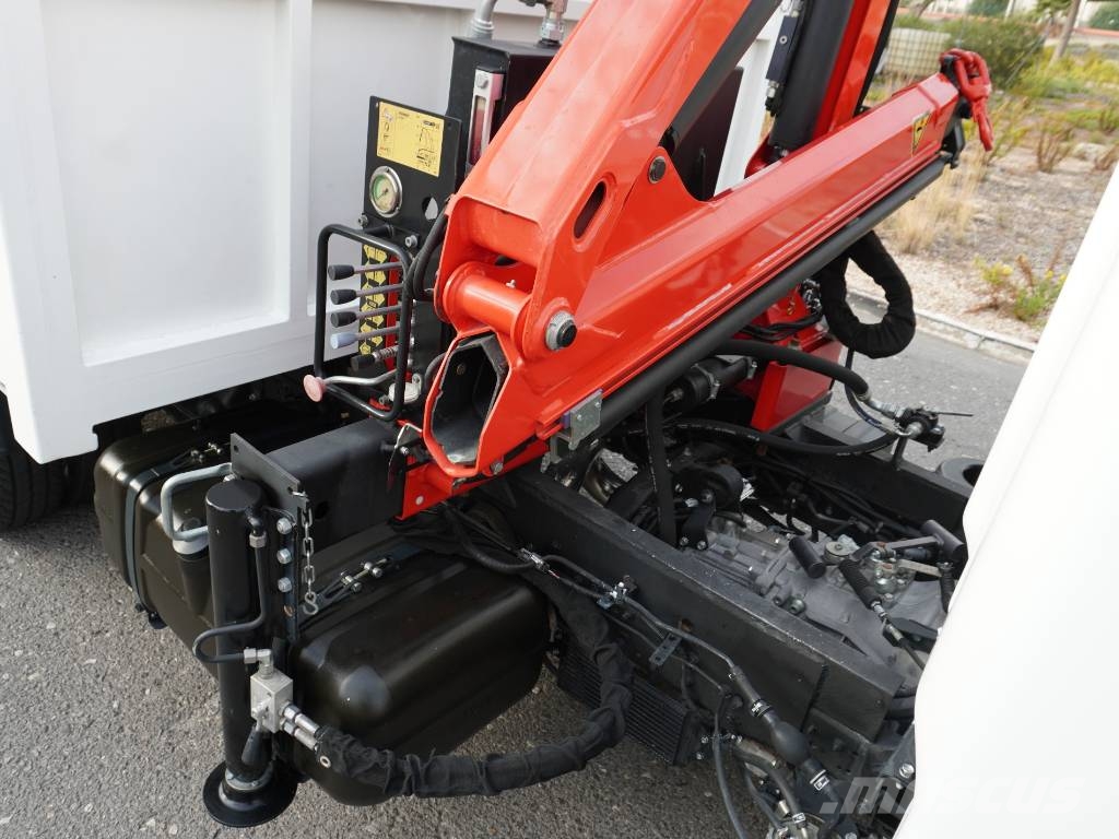 Nissan NT400 CABSTAR BASCULANTE Y PLUMA**POCO USO** Żurawie samochodowe