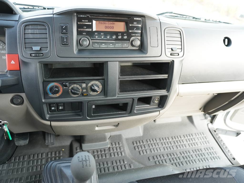 Nissan NT400 CABSTAR BASCULANTE Y PLUMA**POCO USO** Żurawie samochodowe
