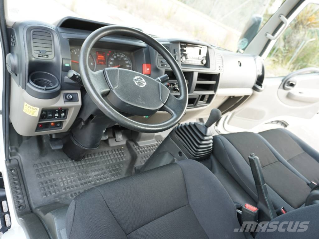 Nissan NT400 CABSTAR BASCULANTE Y PLUMA**POCO USO** Żurawie samochodowe