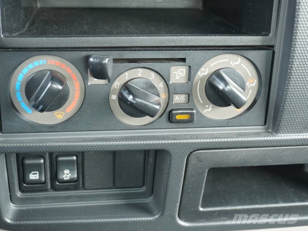 Nissan NT400 CABSTAR BASCULANTE Y PLUMA**POCO USO** Żurawie samochodowe