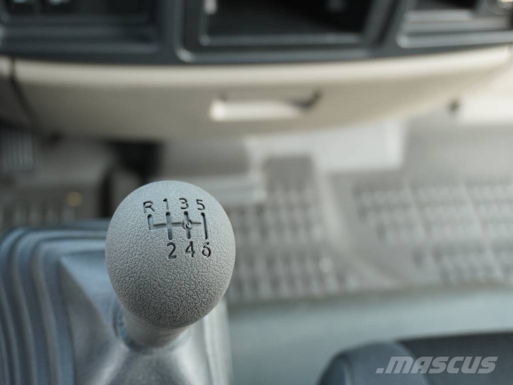Nissan NT400 CABSTAR BASCULANTE Y PLUMA**POCO USO** Żurawie samochodowe
