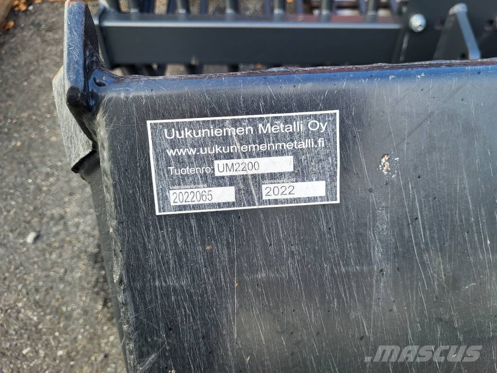 Uukuniemen Metalli UM2200 yleiskauha ملحقات أمامية للوادر